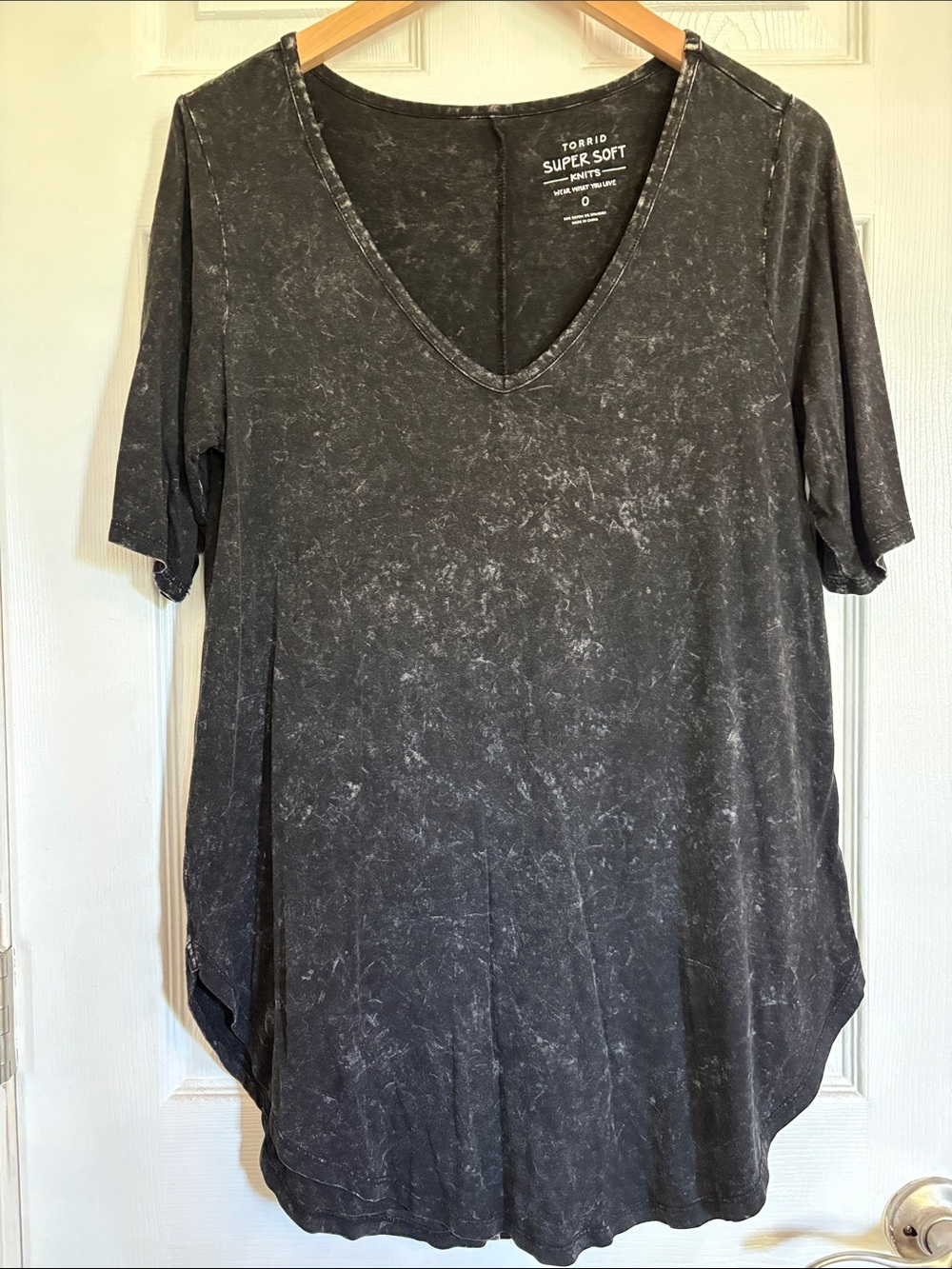torrid Black Mineral-Wash V-Neck Short Sleeve Tunic Tee Shirt